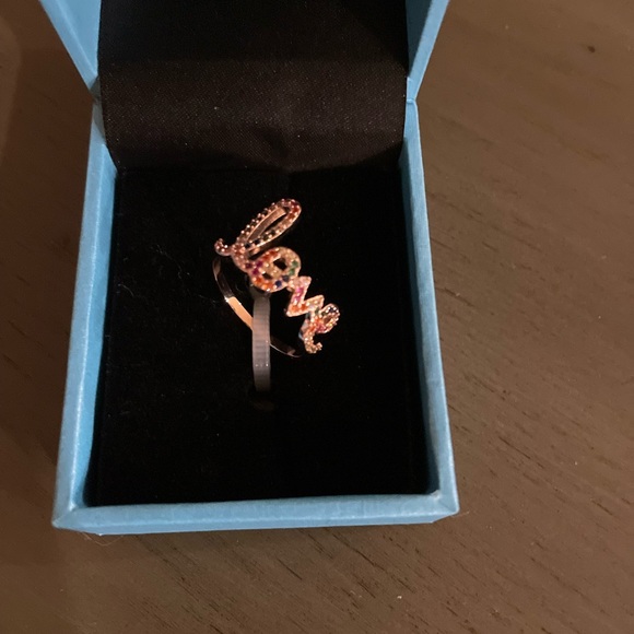 Love Ring - Picture 3 of 7